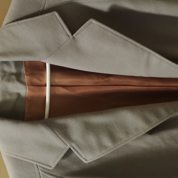 Beautiful trench coat - Picture 2 of 4